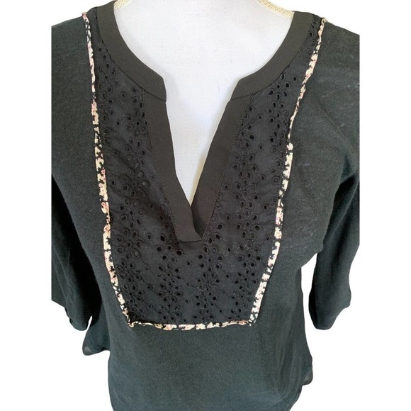Anthropologie Meadow Rue XS Top Shirt Black Tab Roll Sleeves V-Neck Eyelet Lace - Picture 3 of 9